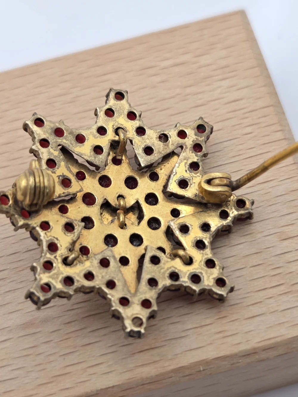 Vintage Bohemian Garnet Starburst Snowflake Cluster Brooch Pin Gold Tone 1.25